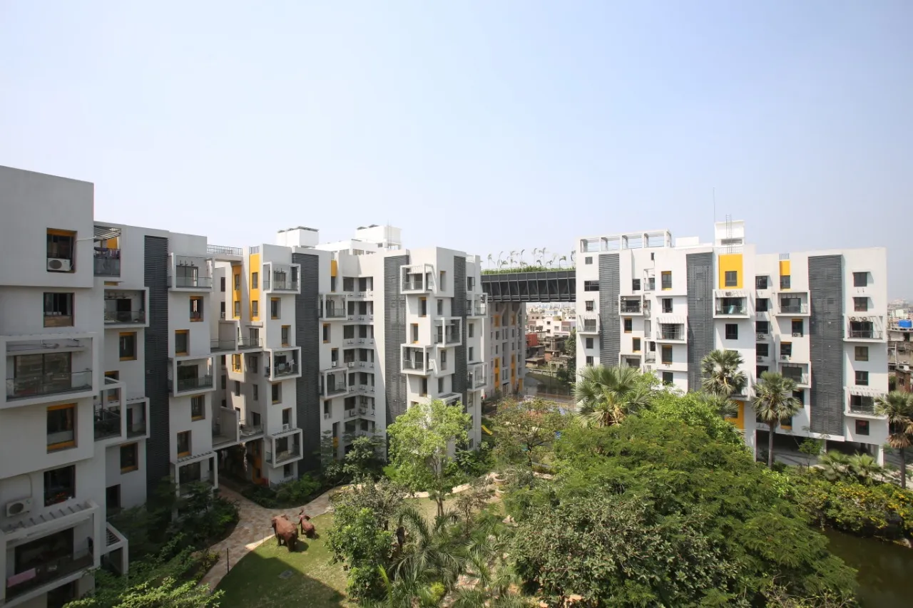 3 bhk flats in em bypass