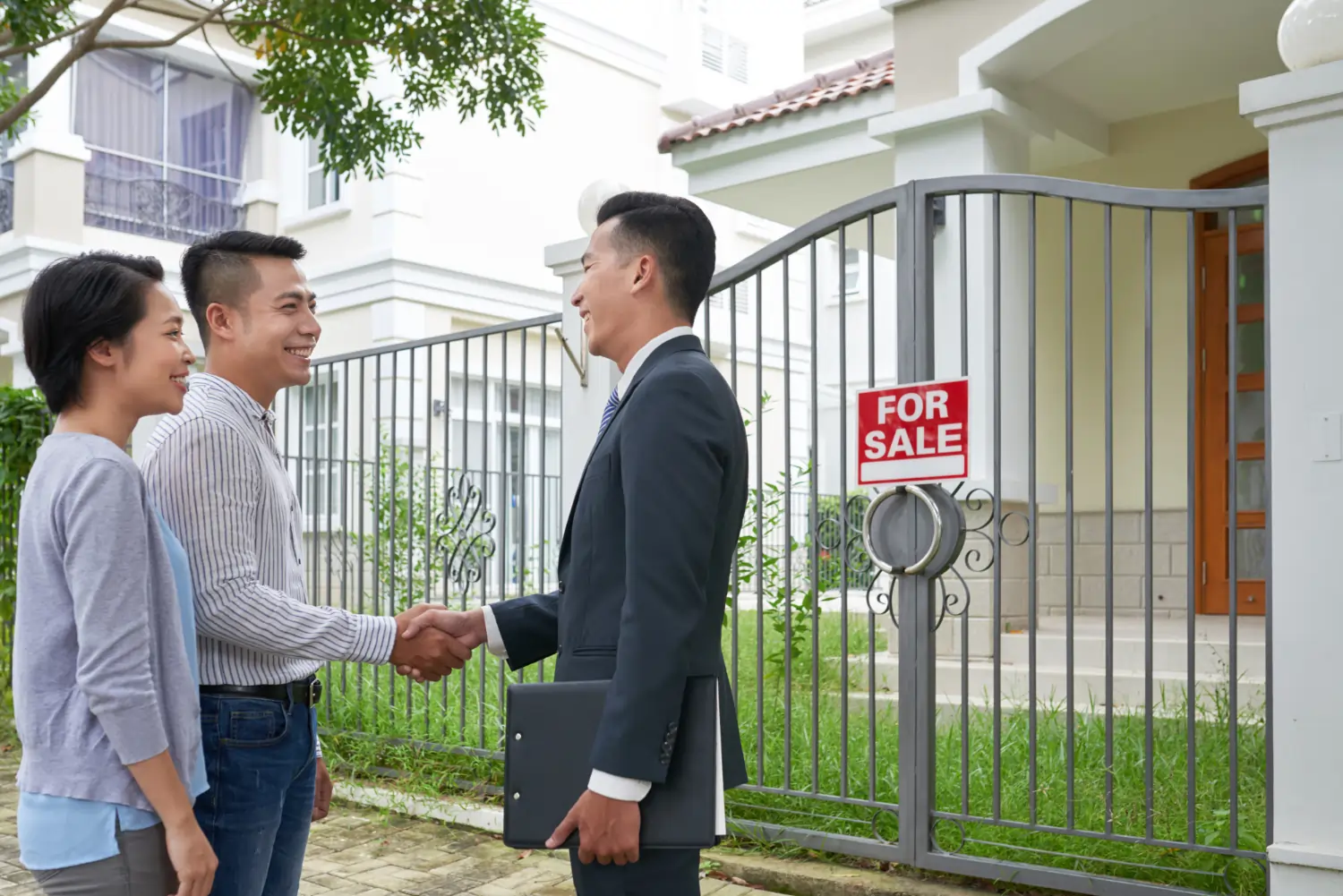 builder reputation is crucial when buying luxury flats in Kolkata