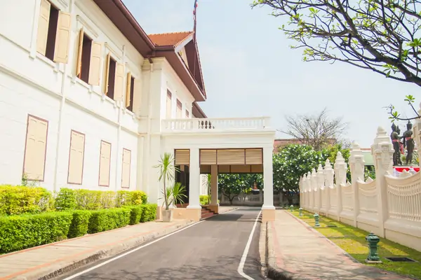 Villa v​s​ Flat, which is the right investment